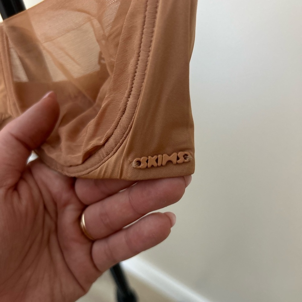 SKIMS Nude Underwire Bra - Picture 3 of 5